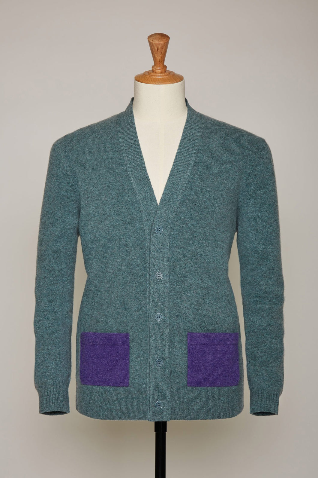 Load image into Gallery viewer, Leo Cardigan N°006
