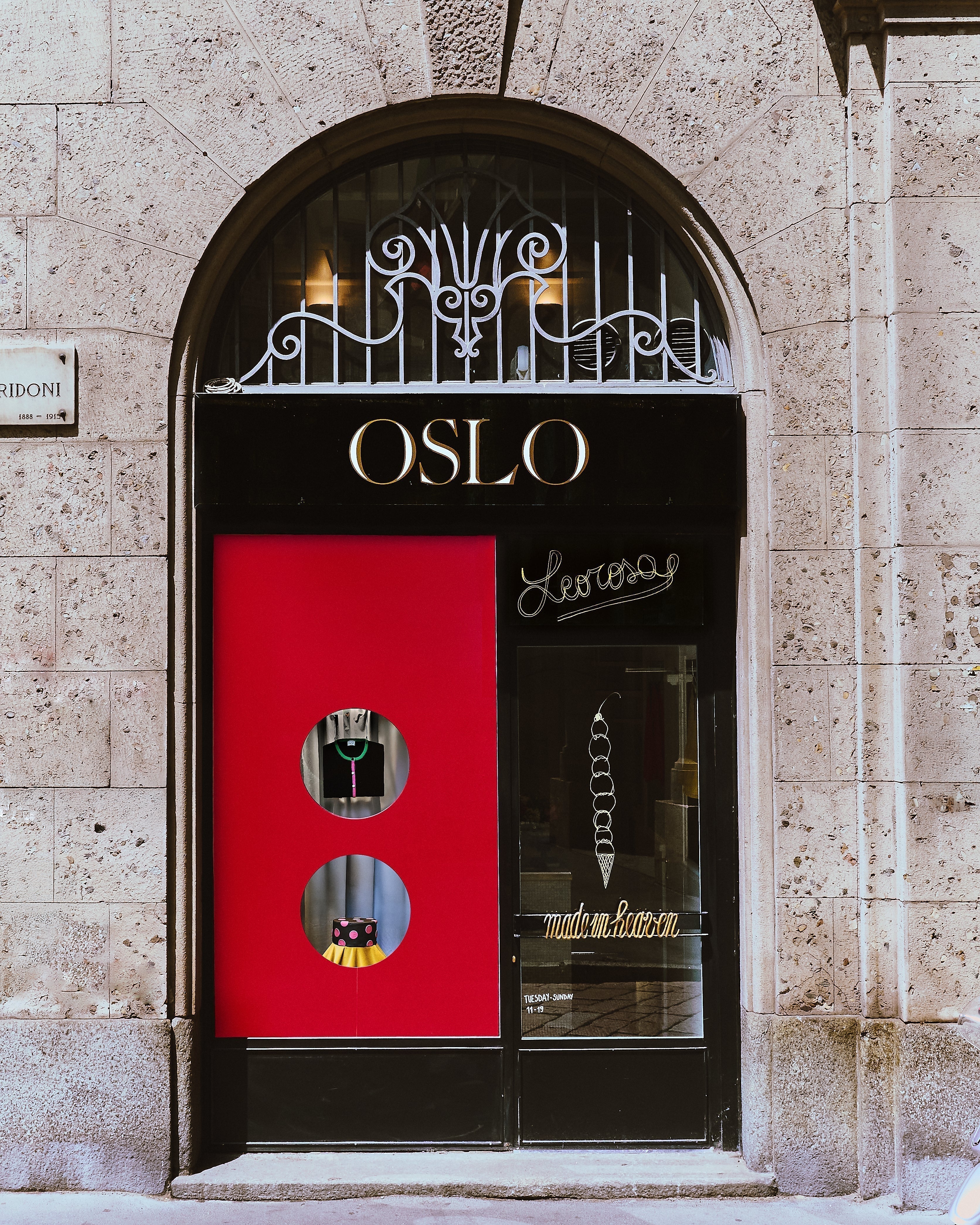 LEOROSA, article: LEOROSA VETRINA MILANO (thumbnail)